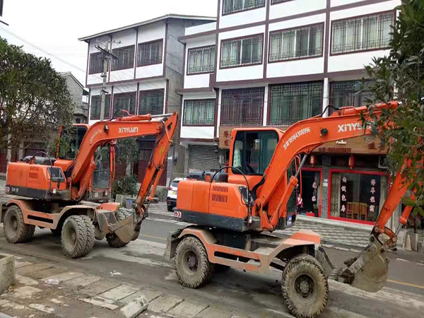 輪式挖掘(jue)機租賃公司