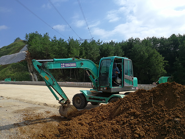 輪式挖掘機(jī)出租價格